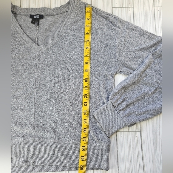 PAIGE Arizona Long Sleeve V Neck Top in Null Gray Size Small - Picture 11 of 13